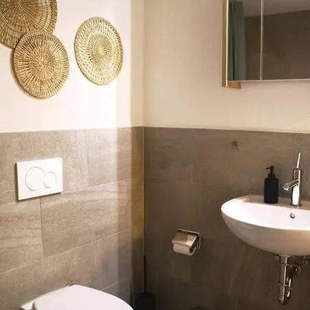 Geraeumige Und Stylische Mit Weitsicht Appartamento