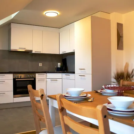 아파트 Geraeumige Und Stylische Mit Weitsicht